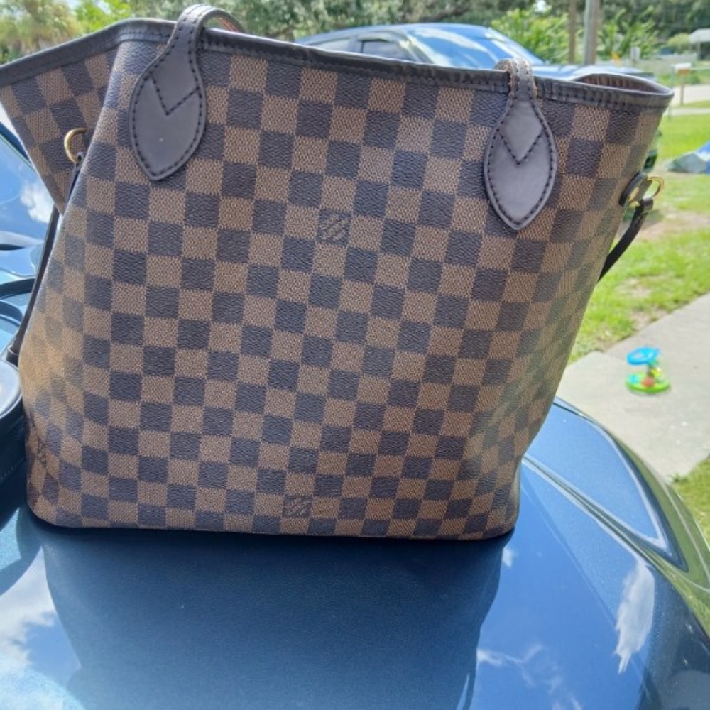 Lv never full like new